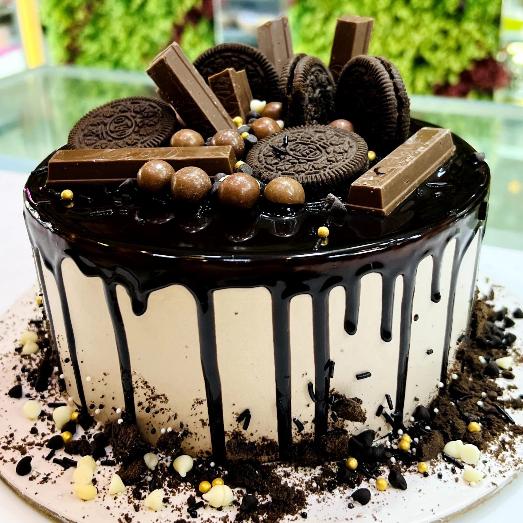 A chocolate oreo cake